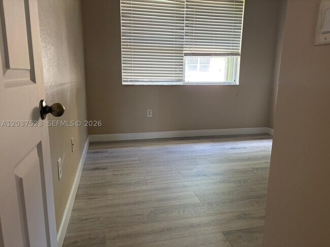 Building Photo - 1690 NE 33rd Ave