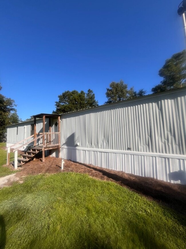 Building Photo - 215 Sylvia St