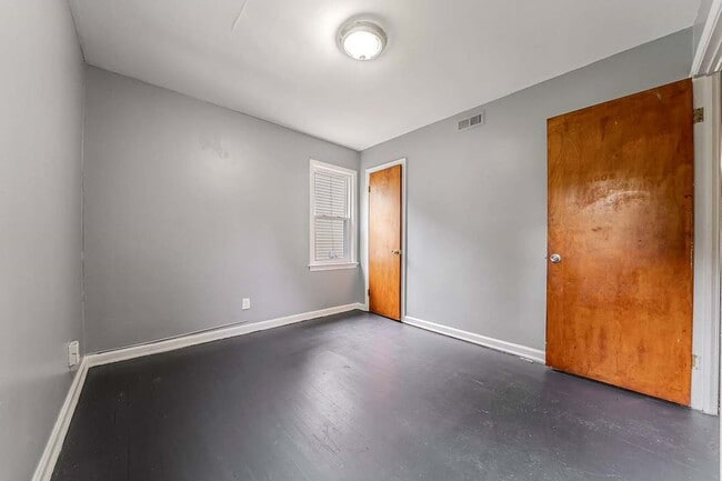 Building Photo - 2533 Greenvale Rd