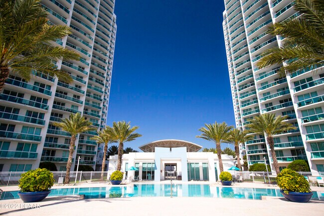 Building Photo - 231 Riverside Dr
