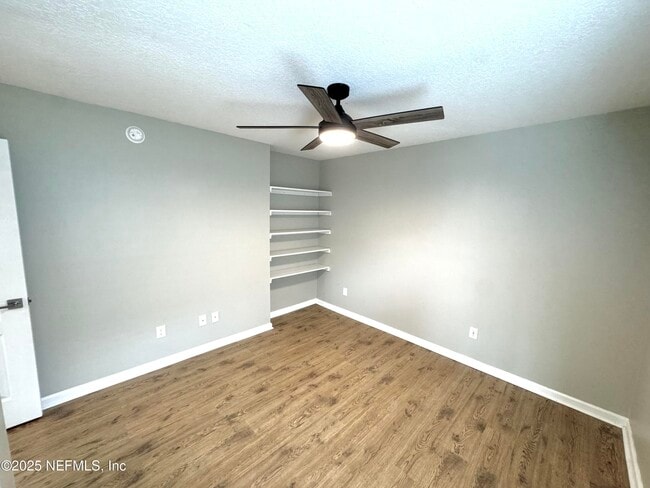 Building Photo - 12850 Chets Creek Dr N