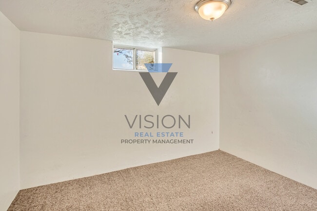 Building Photo - 360 E 400 S