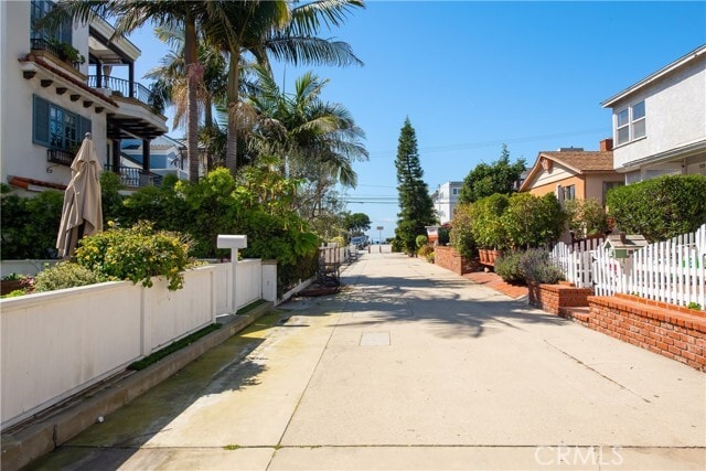 Building Photo - 336 10th St