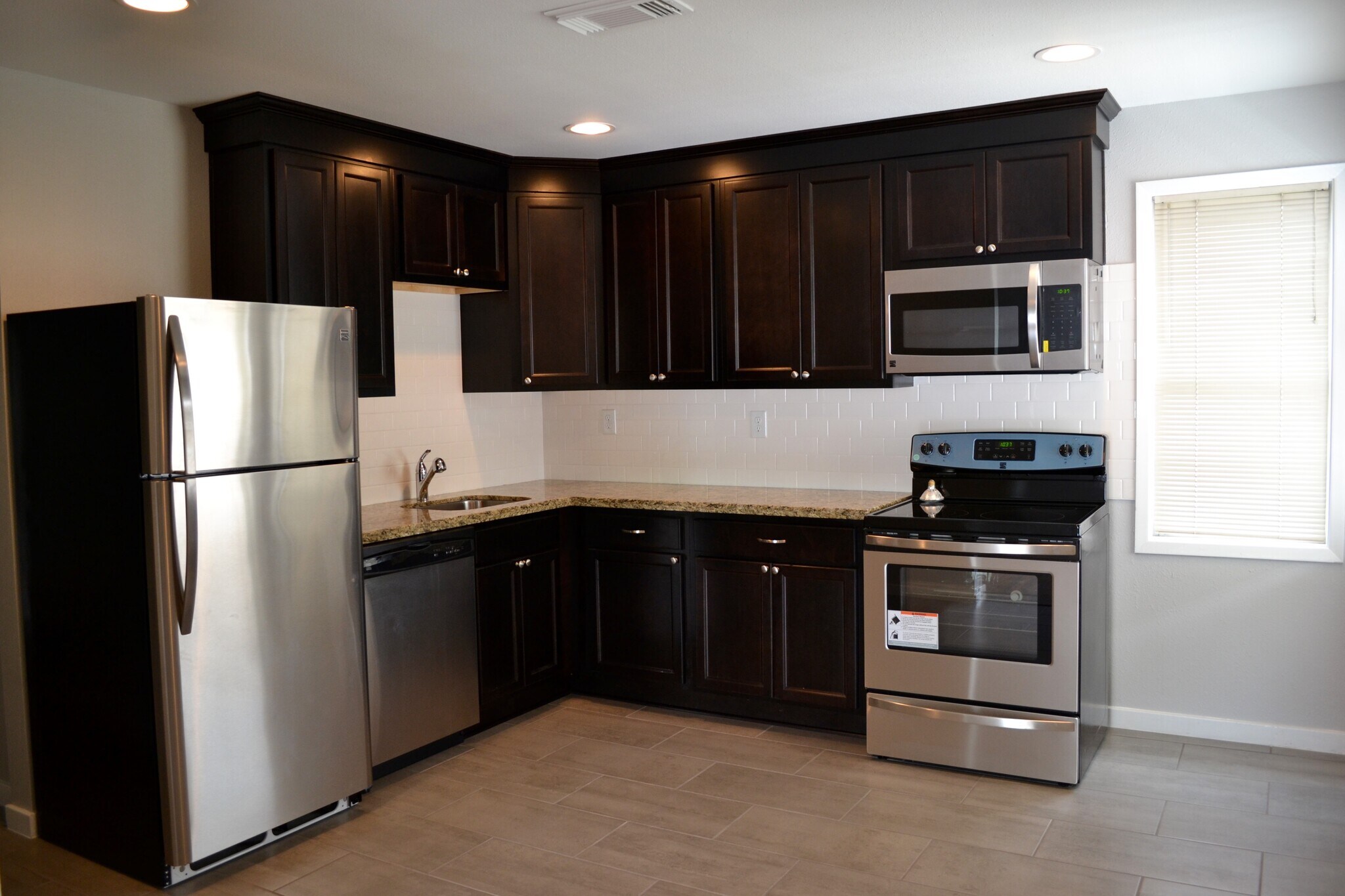Brand new kitchen with SS appliances - 1525 Bonnie Brae Street