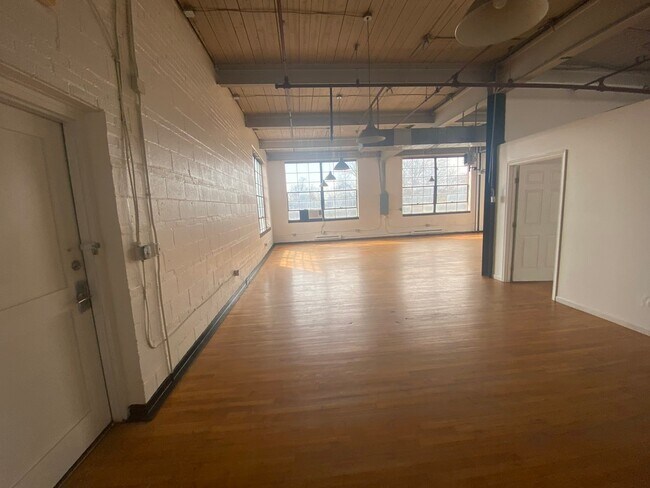 Building Photo - 1501 Kemper St