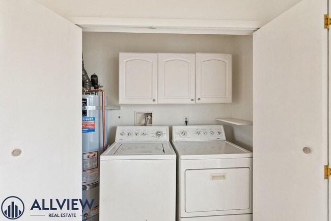 Building Photo - Renovated 2 Bedroom, 1 Bathroom Available ...