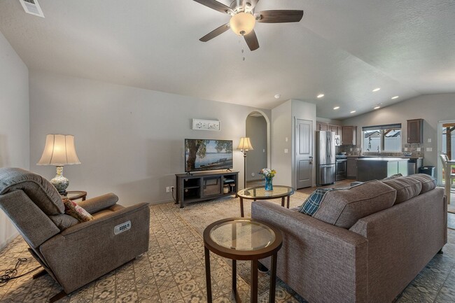Building Photo - 3 bedroom home in Coeur dAlene