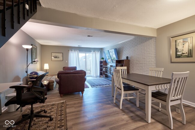 Building Photo - 7458 Countrybrook Dr