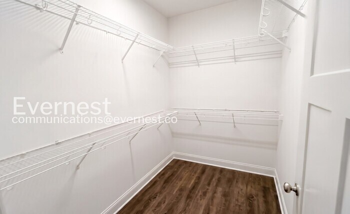 Building Photo - 5348 Roosevelt Rd