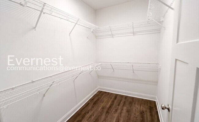 Building Photo - 3 Bed, 2 Bath Home with Garage / Pet-Friendly / Available Now!