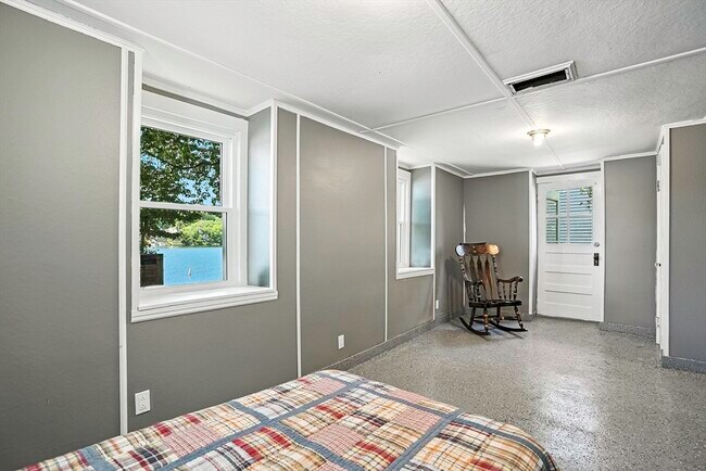 Building Photo - 35 Canna Dr