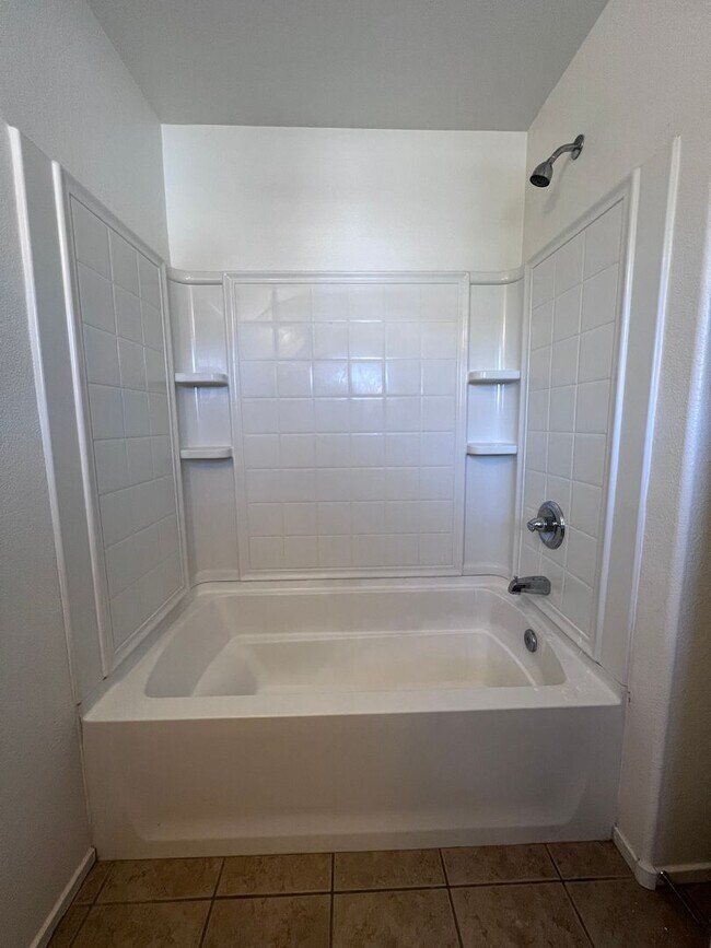 Building Photo - MOVE IN TODAY! 3 bed 2.5 bath home in the ...