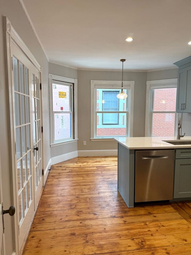 Building Photo - 130 Neal St