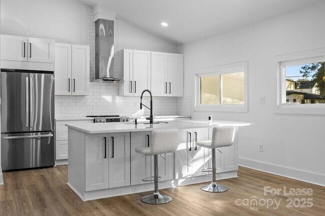 Building Photo - 8625 Cedarbrook Dr