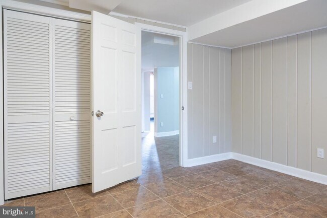 Building Photo - 3903 Fairview Dr