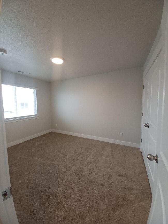 Building Photo - 2021 N 3960 W