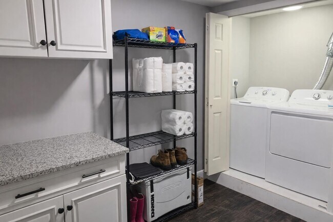 Building Photo - 35 Summit Ave