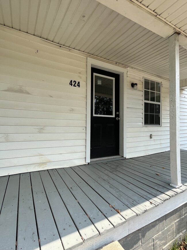 Building Photo - 424 Dyer Ave
