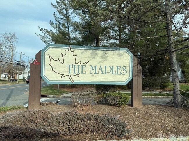 Primary Photo - 405 Maplecrest Rd