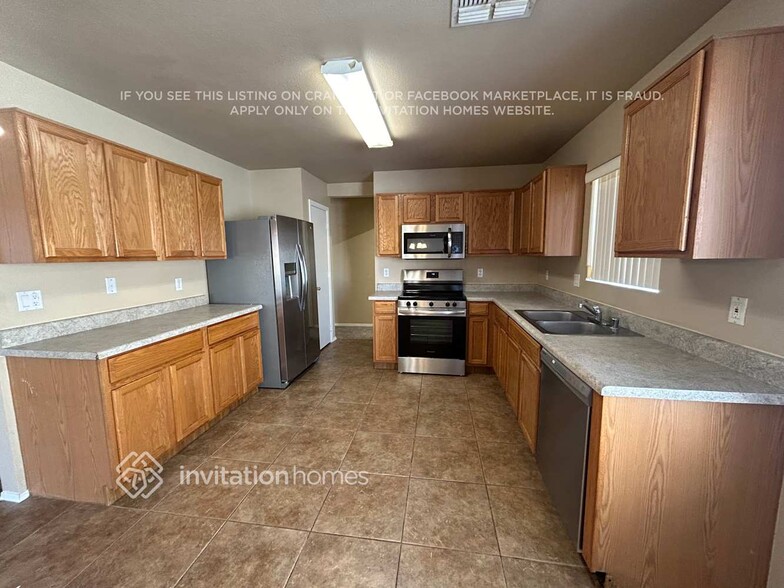 Building Photo - 16535 N 114th Dr