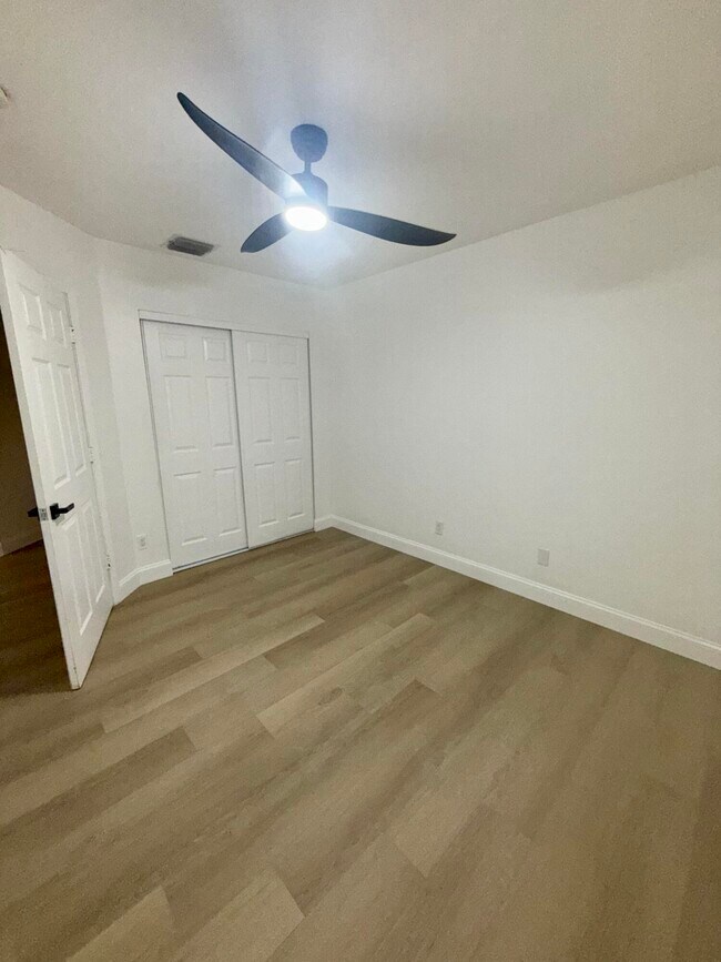 Building Photo - 1577 Hawthorne Pl