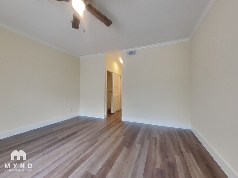 Building Photo - 2100 Tanglewilde St