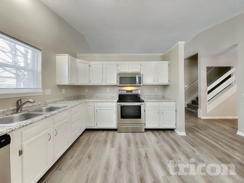 Building Photo - 1102 Berwyn Rd