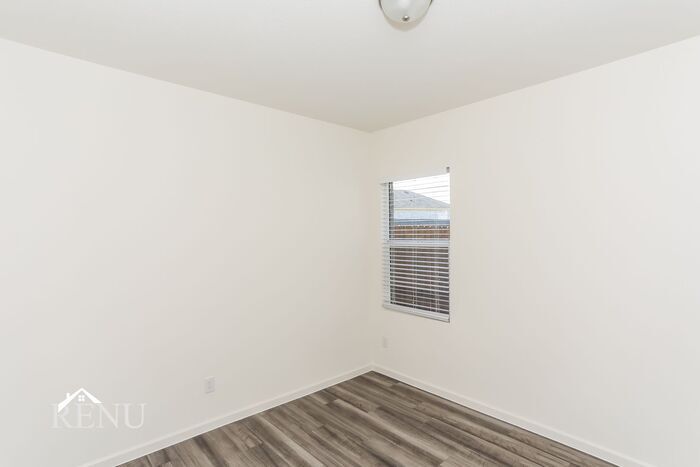 Building Photo - 1740 Escondido Dr