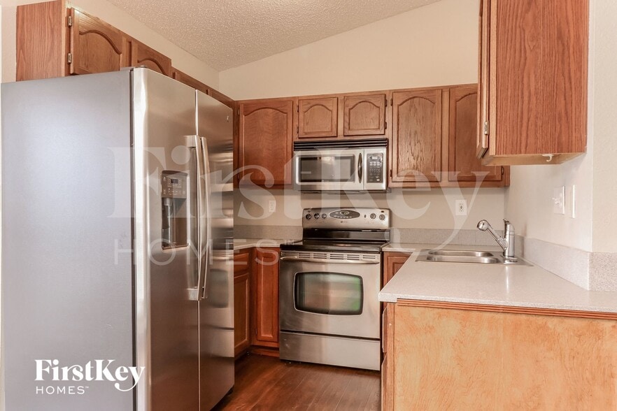 Building Photo - 3114 5 Oaks Dr