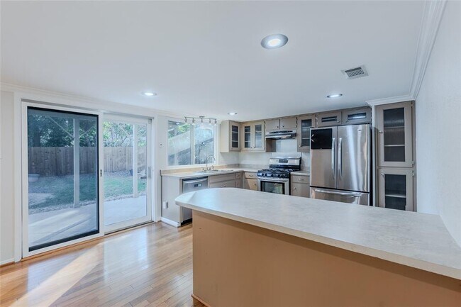 Building Photo - 8203 Beaver Brook Ln