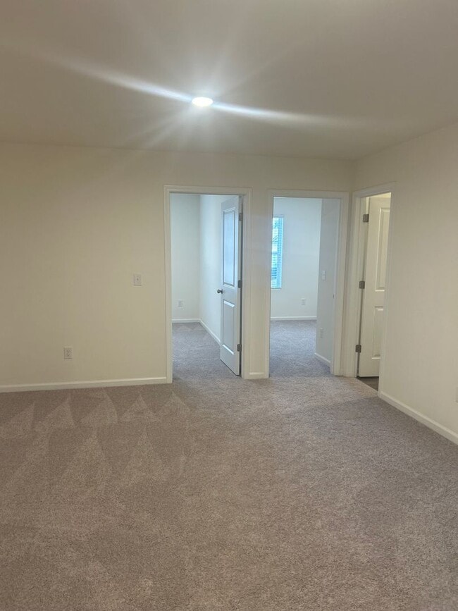 Building Photo - Brand New townhome in the heart of Newton!