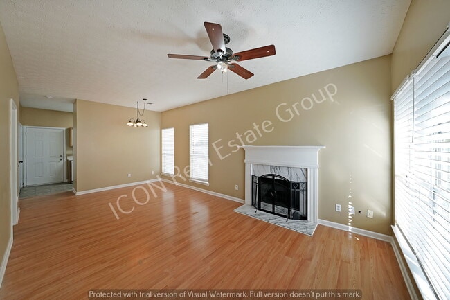 Building Photo - 2/2.5 End unit town home close to dining and shopping