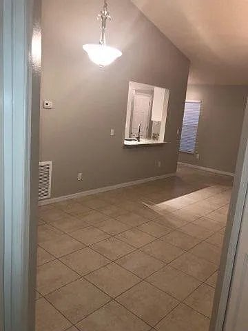Building Photo - 1063 Royal Oaks Dr
