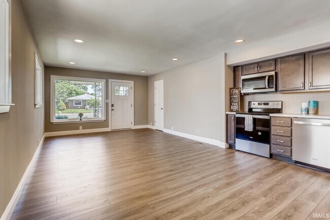 Building Photo - 2161 Washington Ave