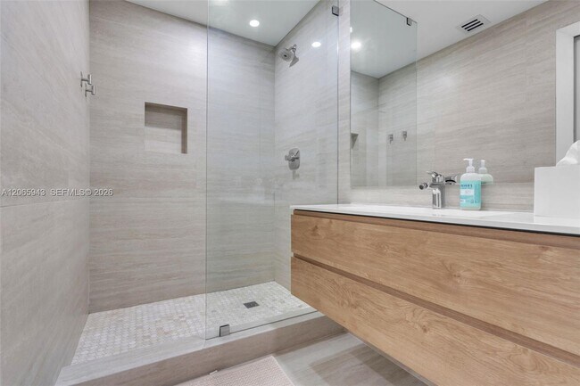 Building Photo - 151 Crandon Blvd