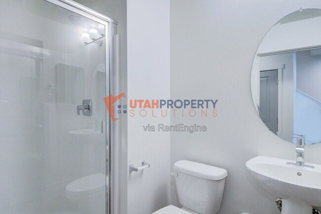 Building Photo - 1047 W 400 S