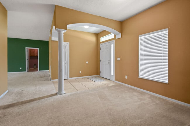 Building Photo - 6221 NW Hacienda Ln