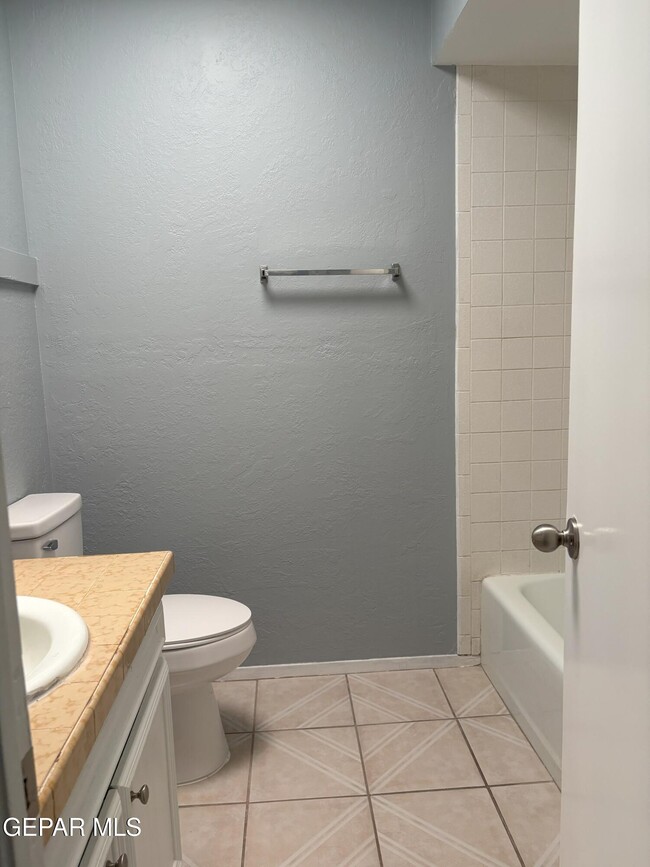 Building Photo - 2819 Anise Dr