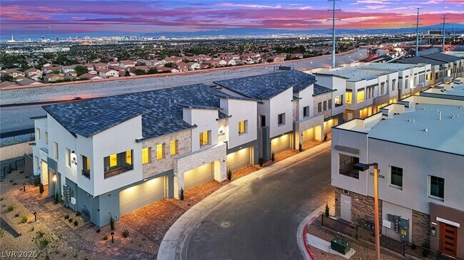 Building Photo - 600 N Carriage Hill Dr