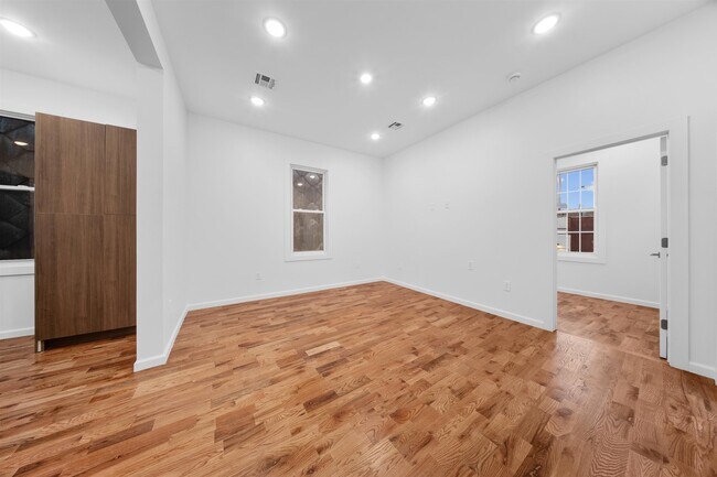 Building Photo - 1111 53rd St