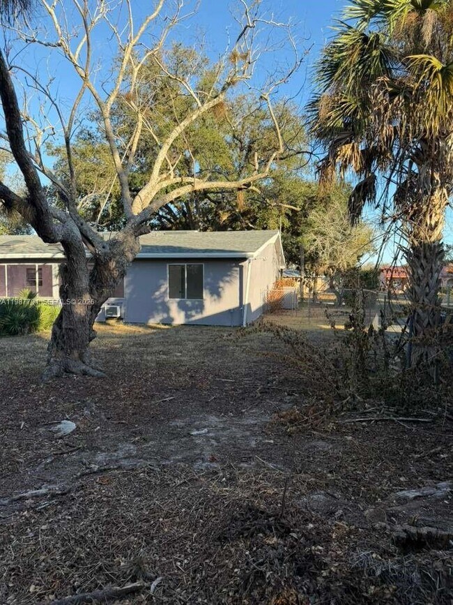 Building Photo - 4030 School Cir