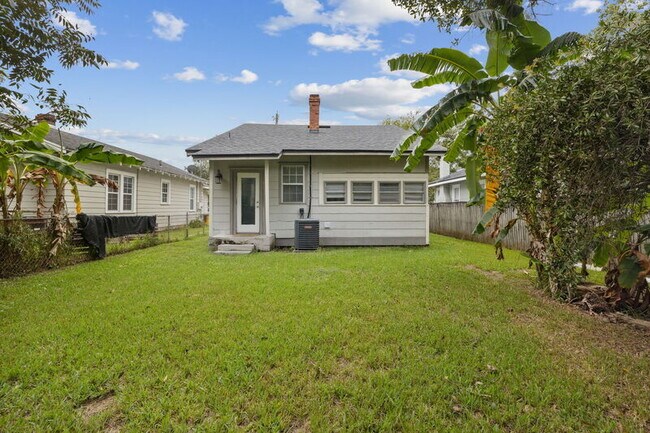 Building Photo - 687 Bridal Ave