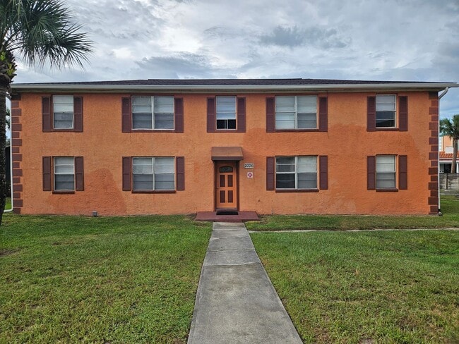 Primary Photo - 2 bedroom 1 bath apartment beach side