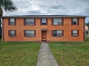 Building Photo - 2 bedroom 1 bath apartment beach side