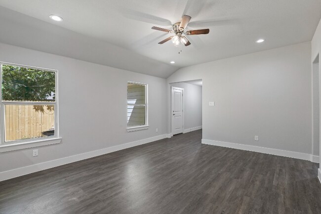 Building Photo - 2327 Harding St