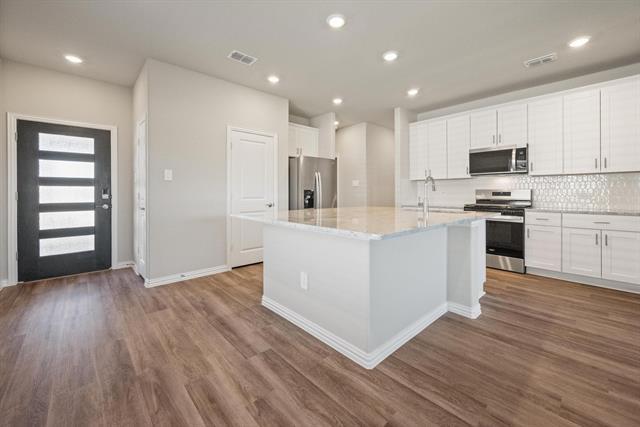 Building Photo - 107 Greenbriar Dr