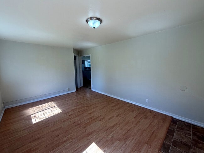 Building Photo - 1311 S 3rd Ave