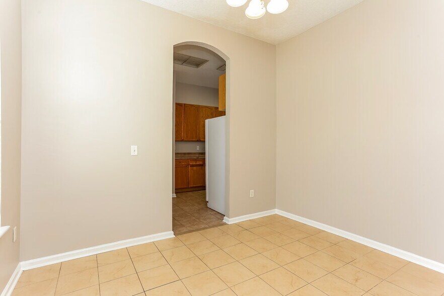 Building Photo - 667 Bonaparte Dr