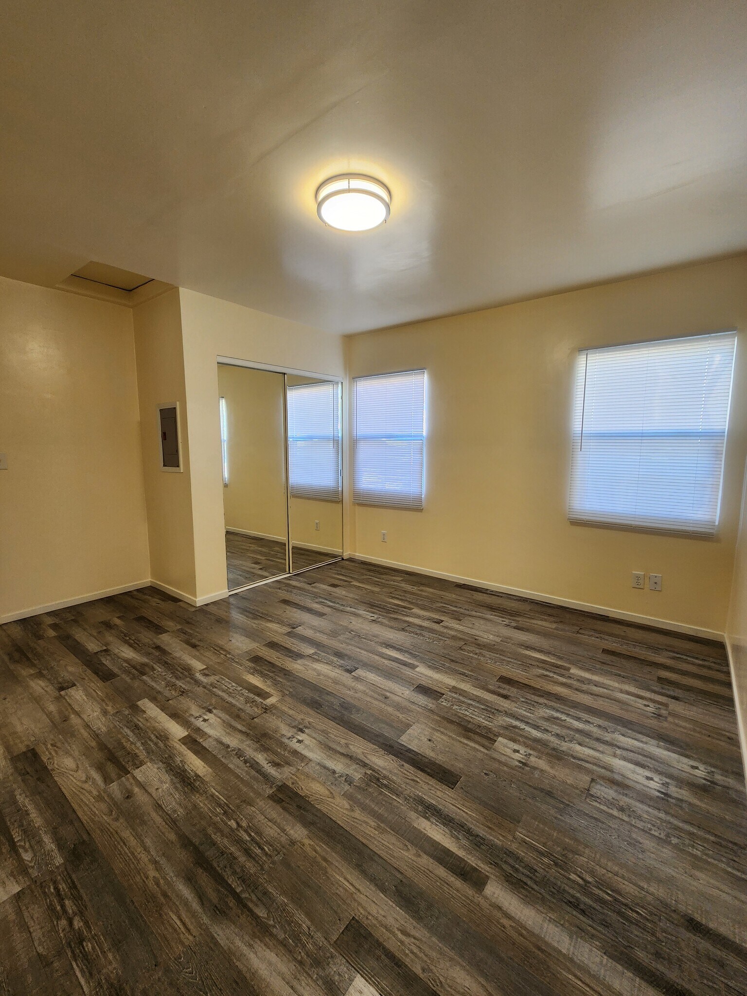 Building Photo - 1450 W 220th St