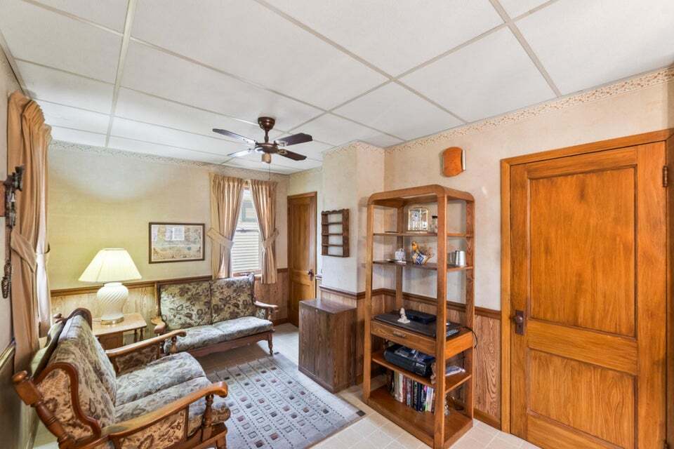 Building Photo - 403 N 69th St